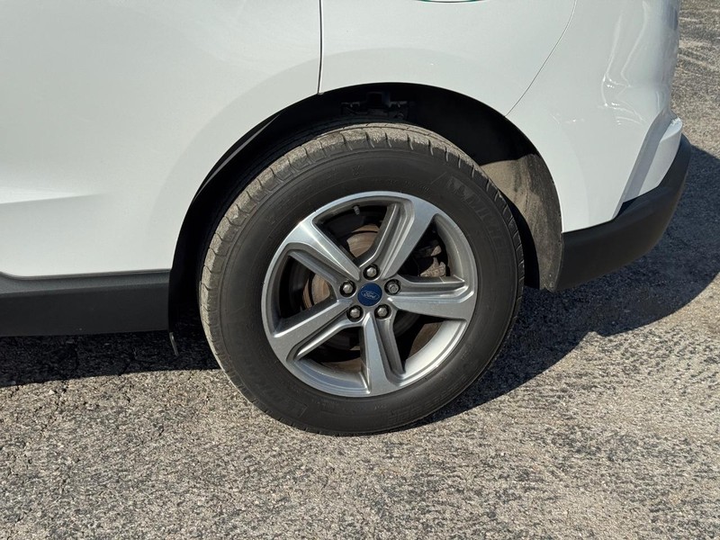 Ford Edge Vehicle Full-screen Gallery Image 11
