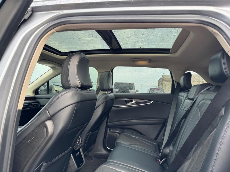 Lincoln Nautilus Vehicle Full-screen Gallery Image 14