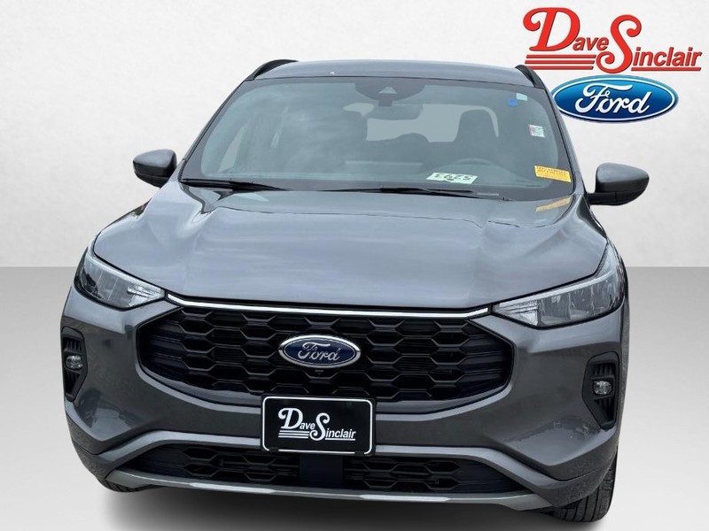 Ford Escape Vehicle Full-screen Gallery Image 02