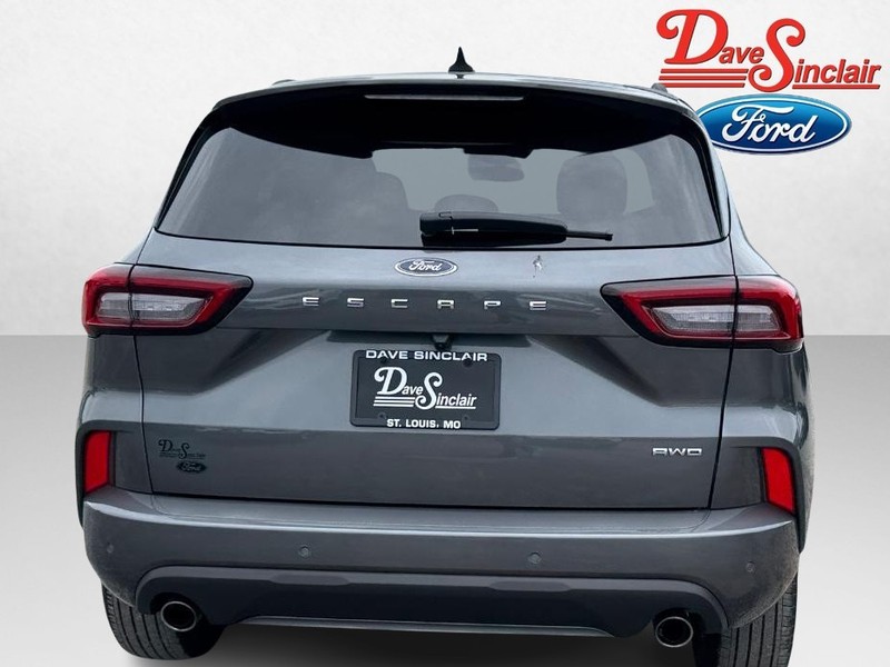 Ford Escape Vehicle Full-screen Gallery Image 08