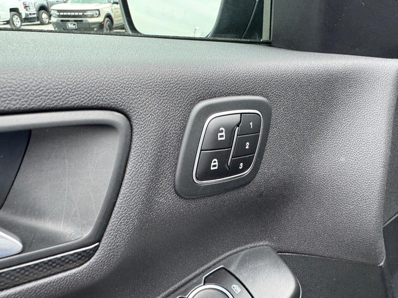 Ford Escape Vehicle Full-screen Gallery Image 19