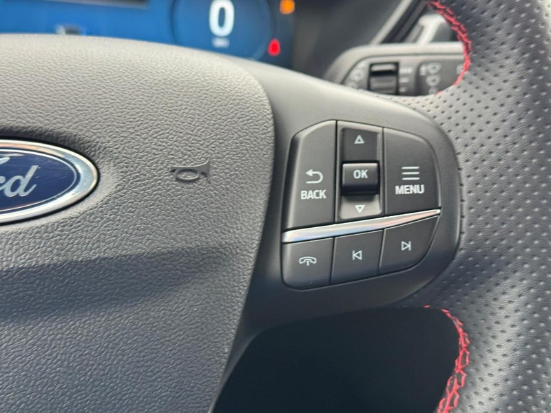 Ford Escape Vehicle Full-screen Gallery Image 22