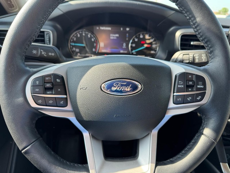 Ford Explorer Vehicle Full-screen Gallery Image 22