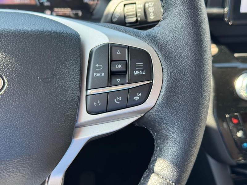 Ford Explorer Vehicle Full-screen Gallery Image 24