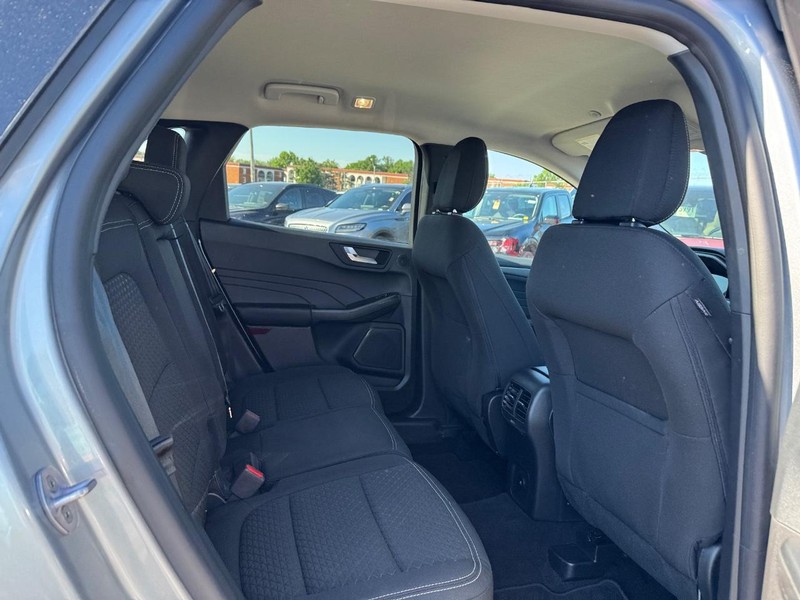 Ford Escape Vehicle Full-screen Gallery Image 13
