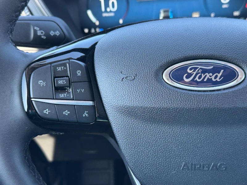 Ford Escape Vehicle Full-screen Gallery Image 23