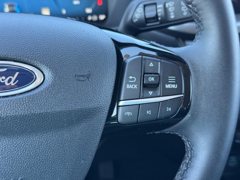 Ford Escape Vehicle Full-screen Gallery Image 24