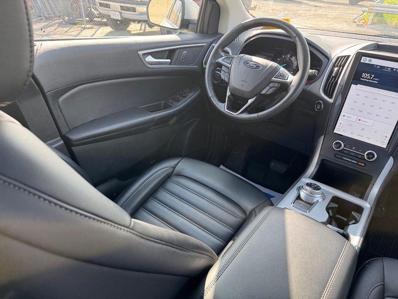 Ford Edge Vehicle Full-screen Gallery Image 15