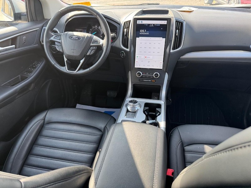 Ford Edge Vehicle Full-screen Gallery Image 16