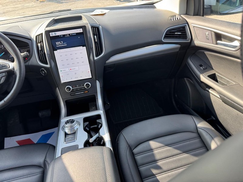Ford Edge Vehicle Full-screen Gallery Image 17