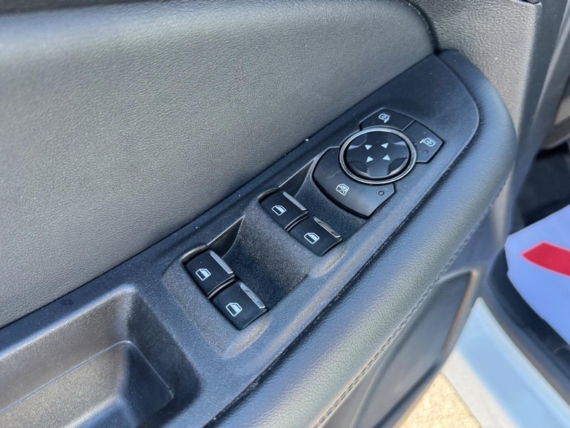Ford Edge Vehicle Full-screen Gallery Image 19