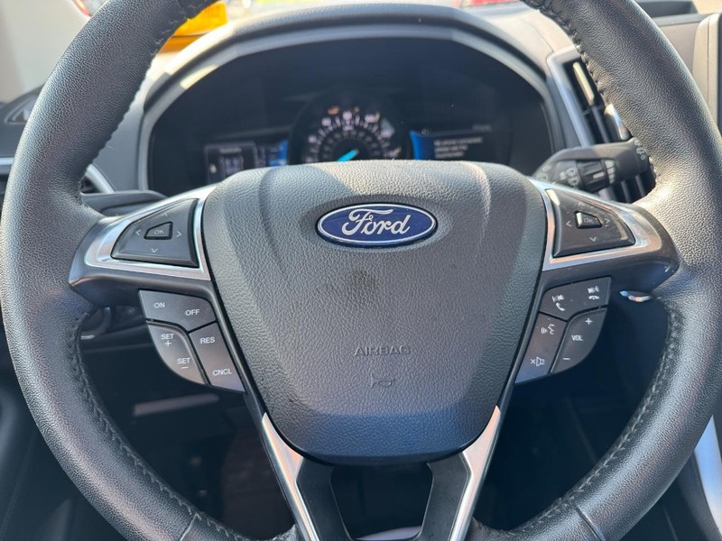 Ford Edge Vehicle Full-screen Gallery Image 20