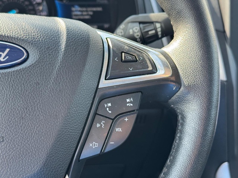 Ford Edge Vehicle Full-screen Gallery Image 22