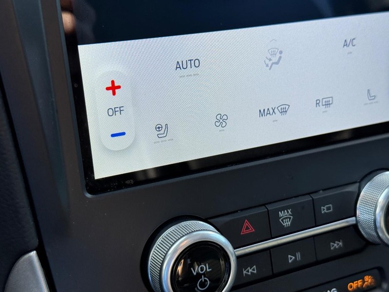 Ford Edge Vehicle Full-screen Gallery Image 23