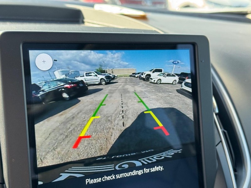 Ford Edge Vehicle Full-screen Gallery Image 24