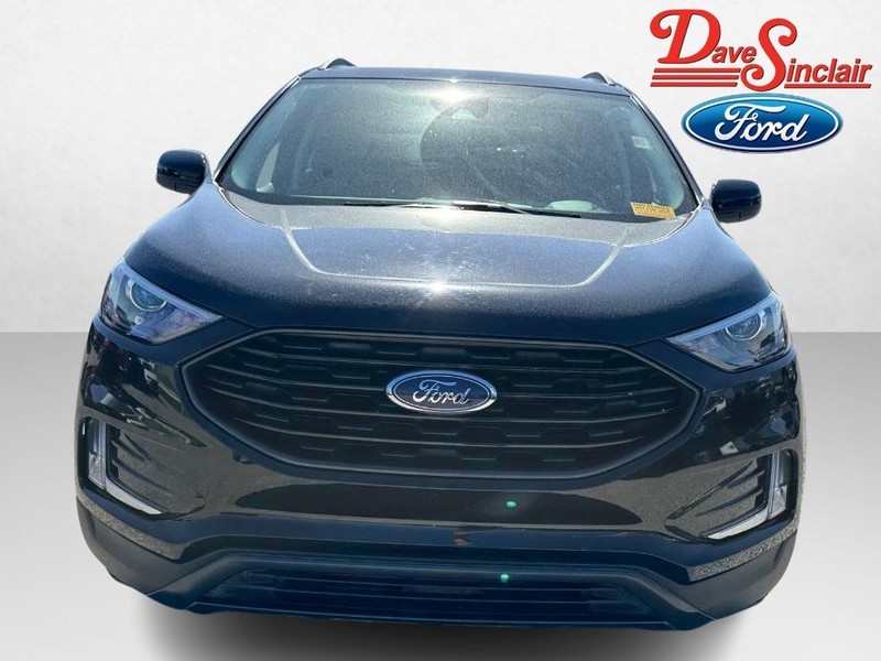 Ford Edge Vehicle Full-screen Gallery Image 02
