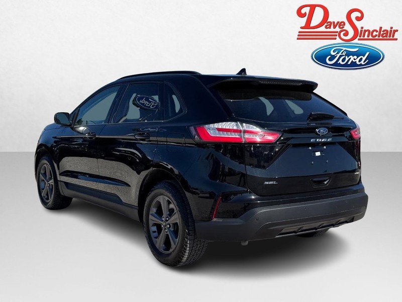 Ford Edge Vehicle Full-screen Gallery Image 09
