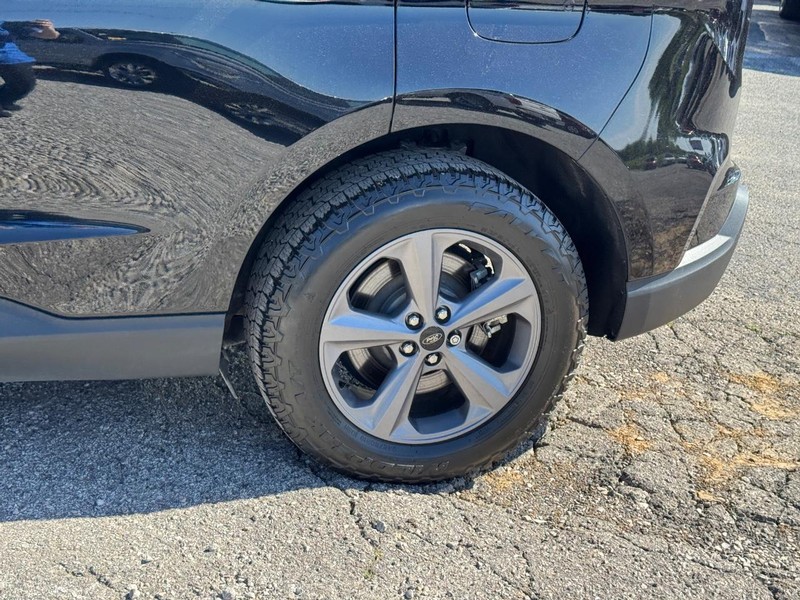 Ford Edge Vehicle Full-screen Gallery Image 11