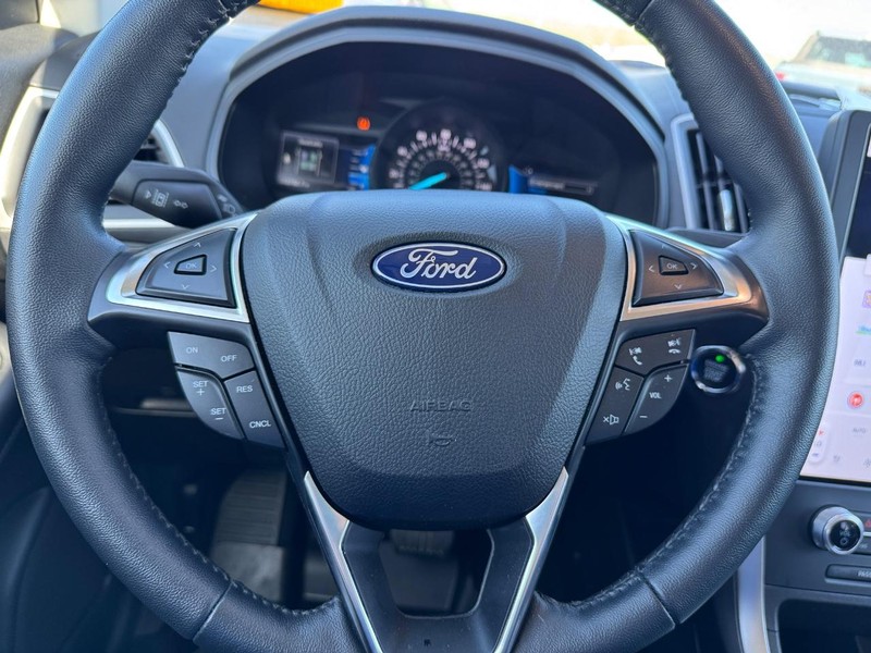 Ford Edge Vehicle Full-screen Gallery Image 18