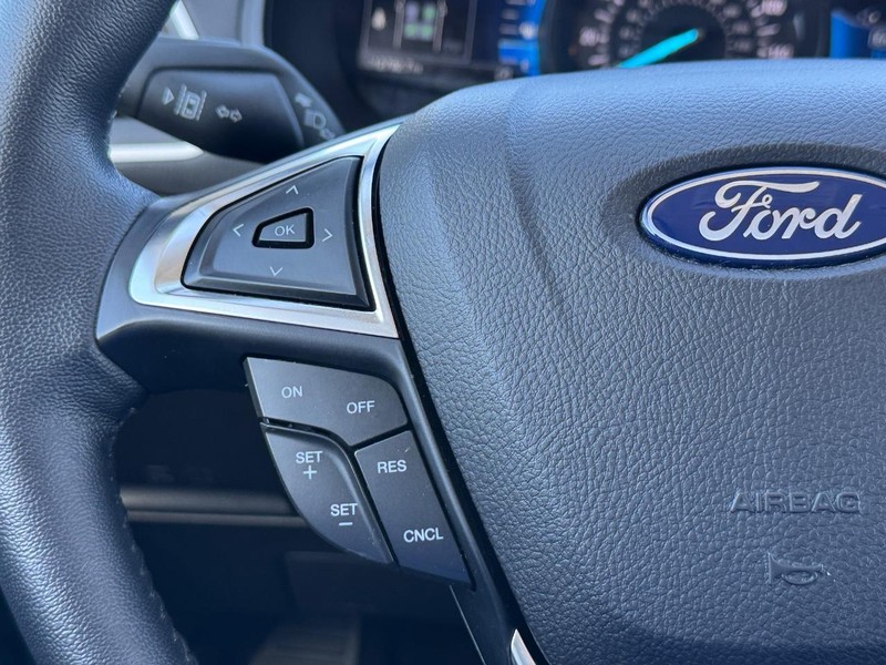 Ford Edge Vehicle Full-screen Gallery Image 19