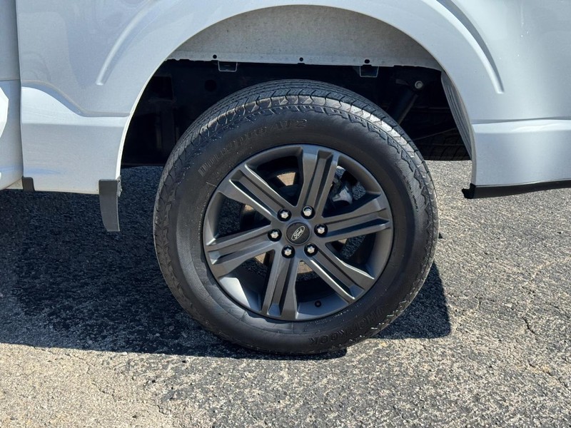 Ford F-150 Vehicle Full-screen Gallery Image 11