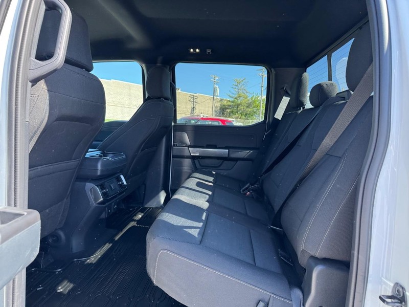 Ford F-150 Vehicle Full-screen Gallery Image 12