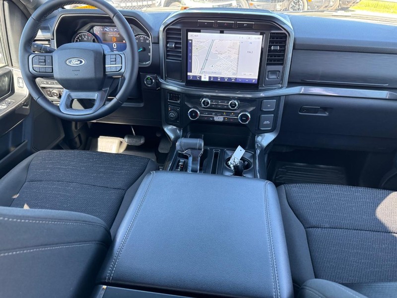 Ford F-150 Vehicle Full-screen Gallery Image 15