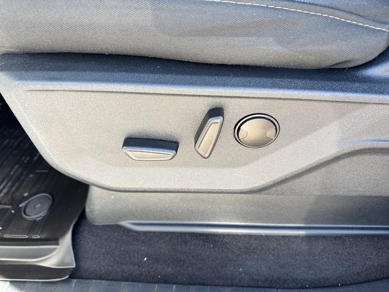 Ford F-150 Vehicle Full-screen Gallery Image 17