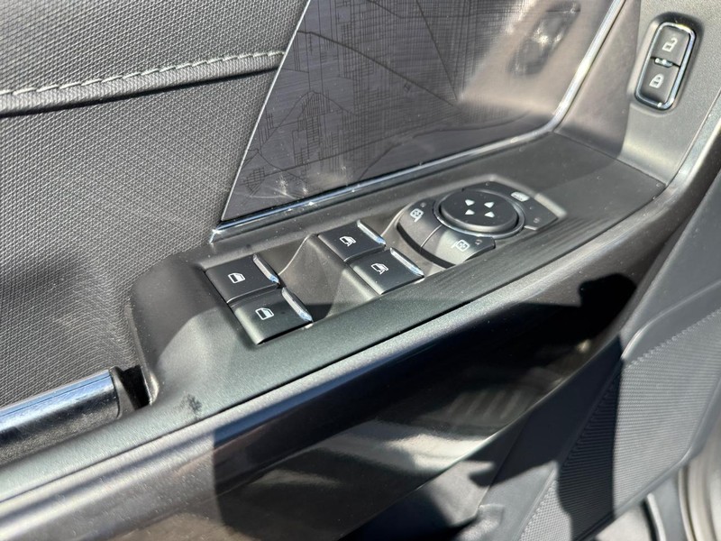 Ford F-150 Vehicle Full-screen Gallery Image 18