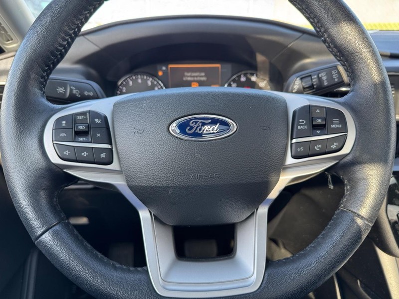 Ford Explorer Vehicle Full-screen Gallery Image 21