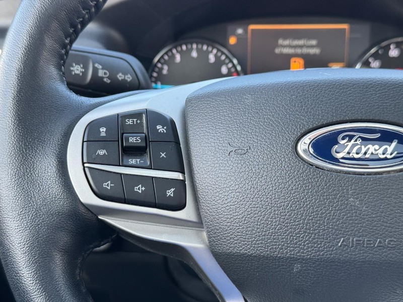 Ford Explorer Vehicle Full-screen Gallery Image 22