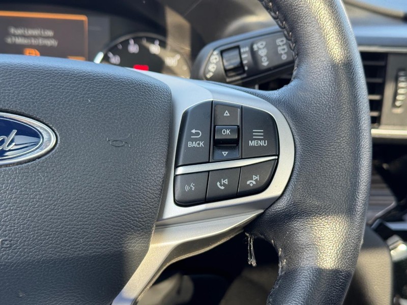 Ford Explorer Vehicle Full-screen Gallery Image 23