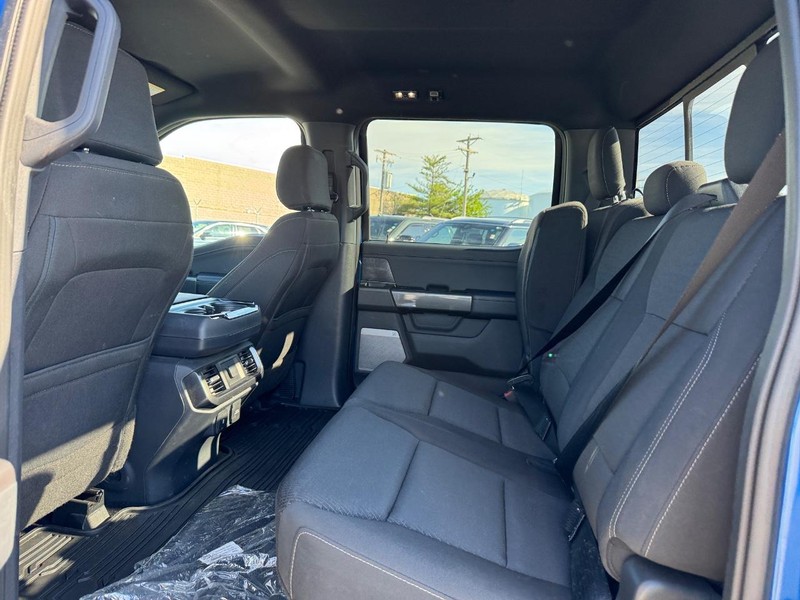 Ford F-150 Vehicle Full-screen Gallery Image 12
