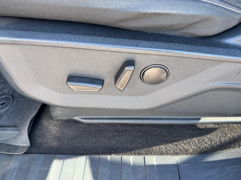Ford F-150 Vehicle Full-screen Gallery Image 17