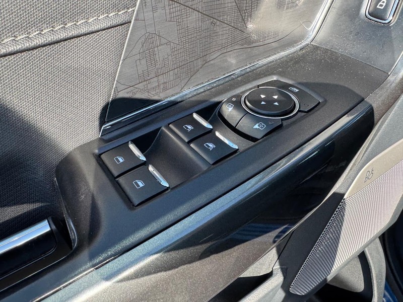 Ford F-150 Vehicle Full-screen Gallery Image 18