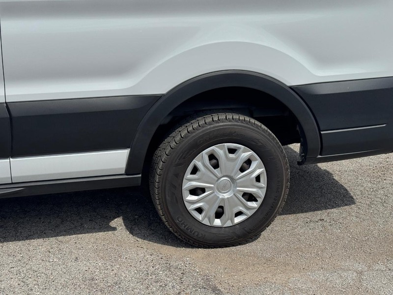 Ford Transit Passenger Wagon Vehicle Full-screen Gallery Image 11