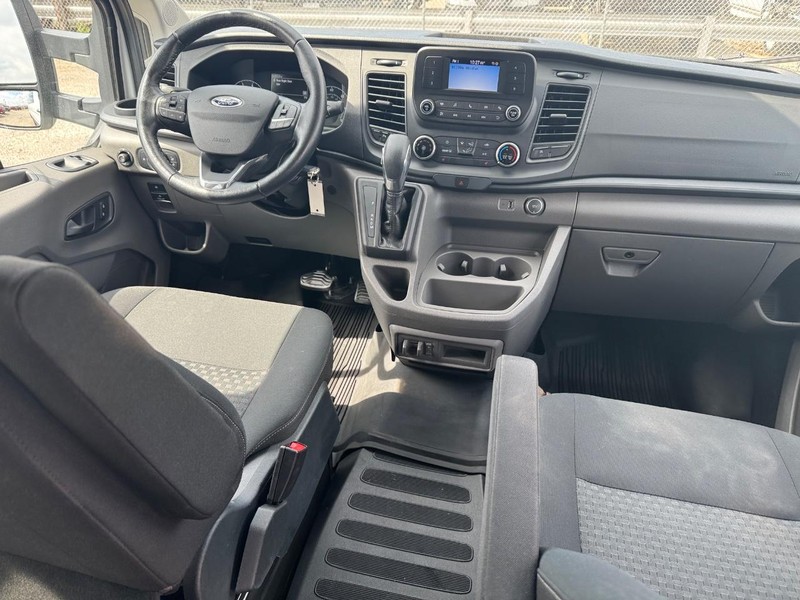 Ford Transit Passenger Wagon Vehicle Full-screen Gallery Image 15