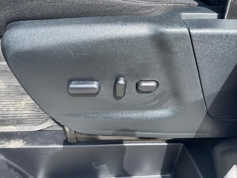 Ford Transit Passenger Wagon Vehicle Full-screen Gallery Image 17