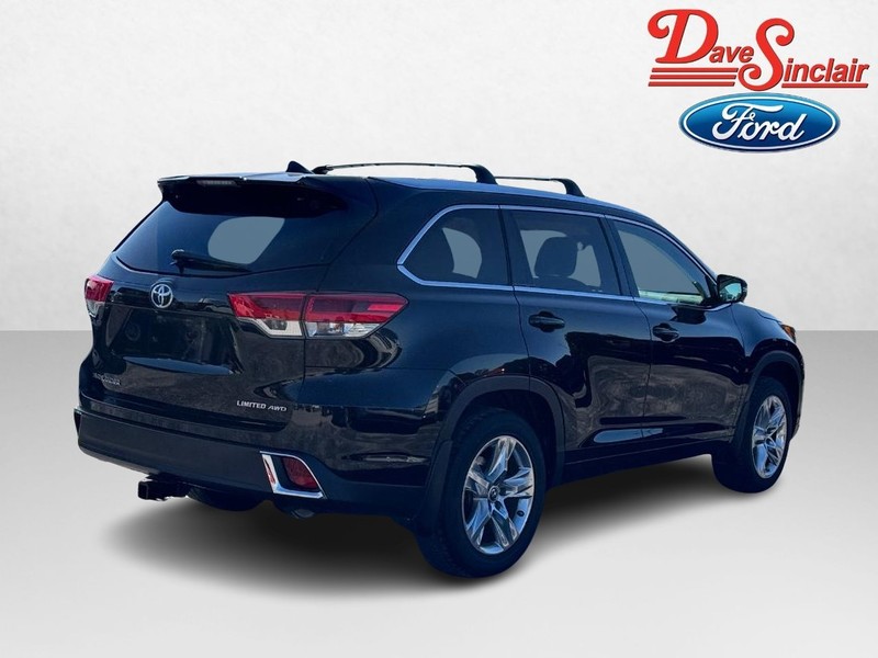 Toyota Highlander Vehicle Full-screen Gallery Image 07