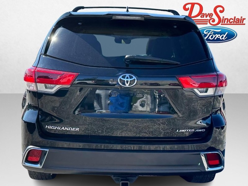 Toyota Highlander Vehicle Full-screen Gallery Image 08