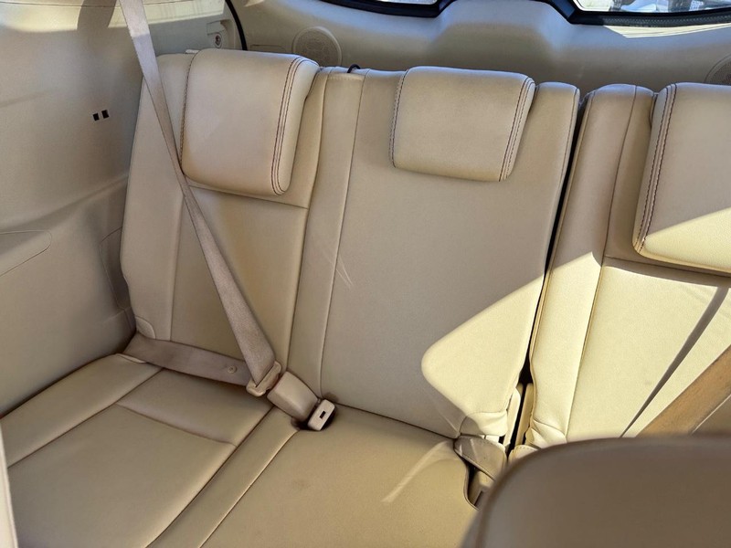 Toyota Highlander Vehicle Full-screen Gallery Image 15