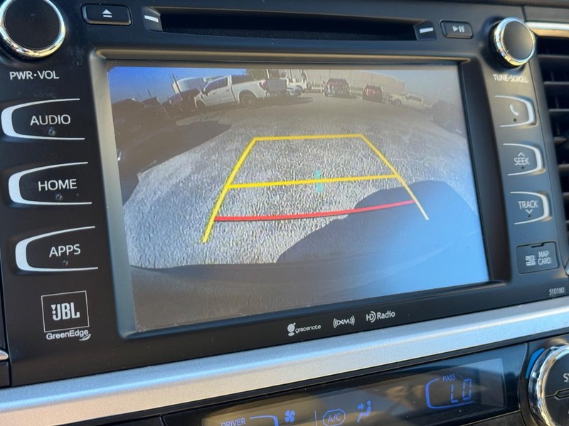 Toyota Highlander Vehicle Full-screen Gallery Image 27