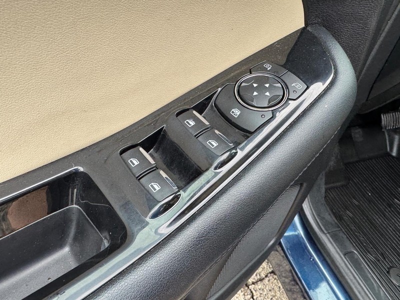 Ford Edge Vehicle Full-screen Gallery Image 18