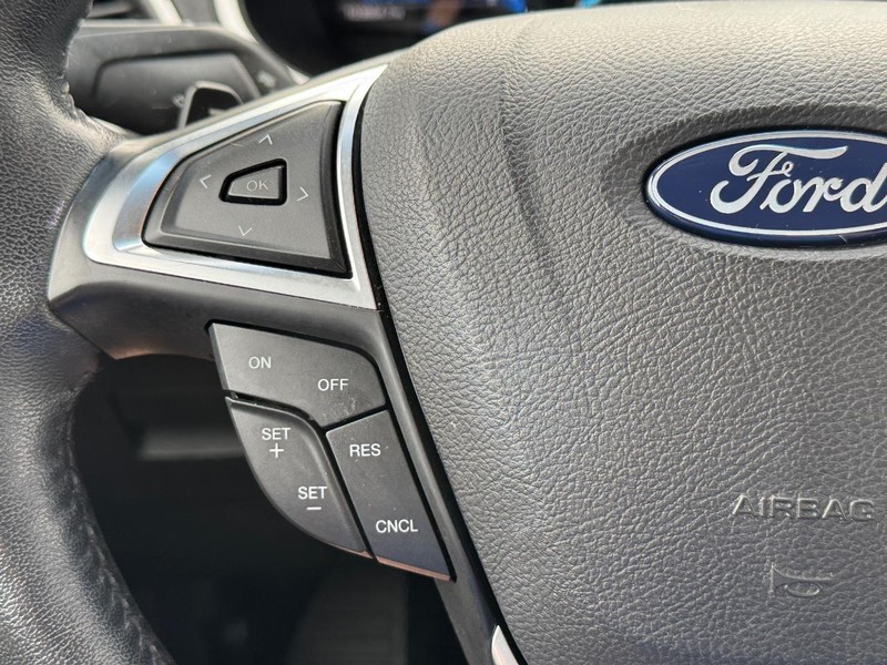 Ford Edge Vehicle Full-screen Gallery Image 20