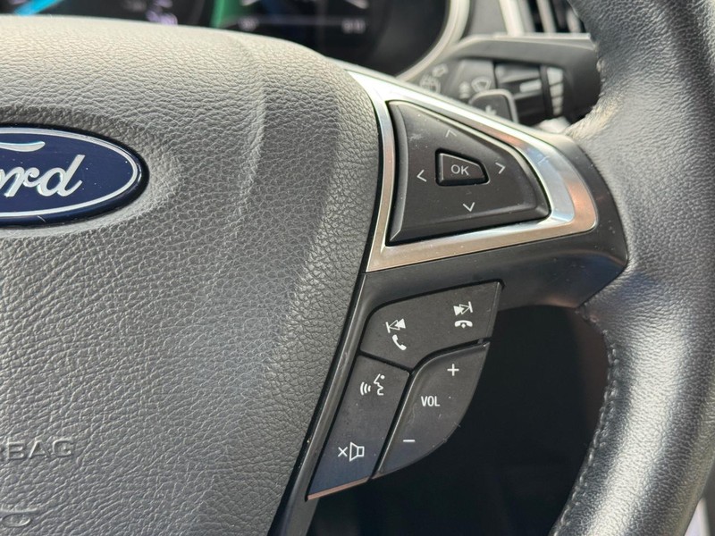 Ford Edge Vehicle Full-screen Gallery Image 21