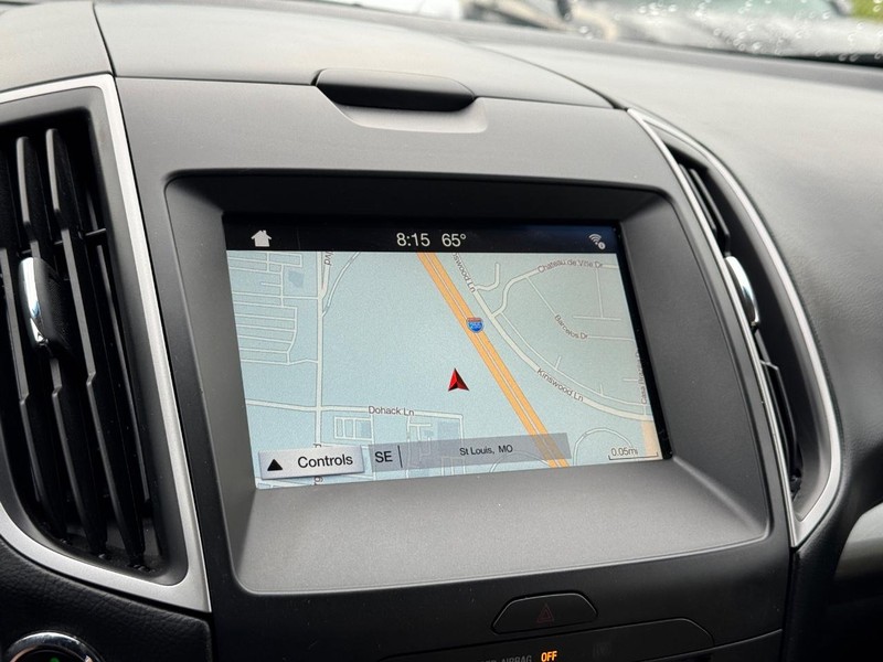 Ford Edge Vehicle Full-screen Gallery Image 22