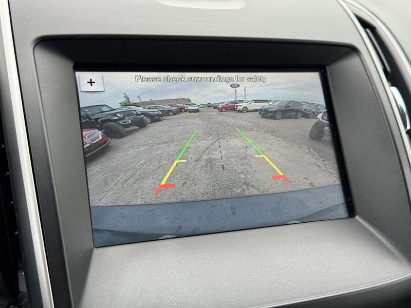 Ford Edge Vehicle Full-screen Gallery Image 24