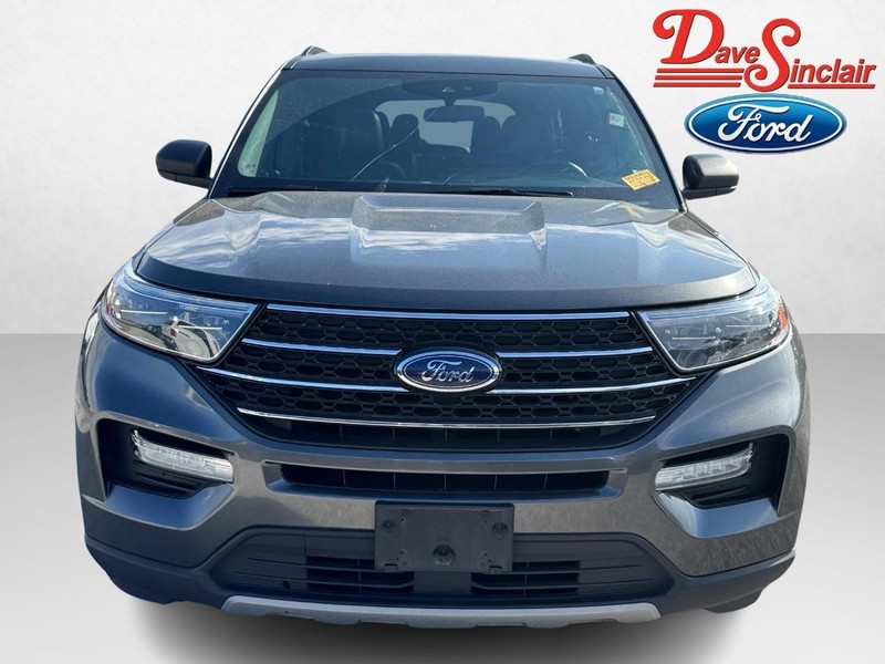 Ford Explorer Vehicle Full-screen Gallery Image 02