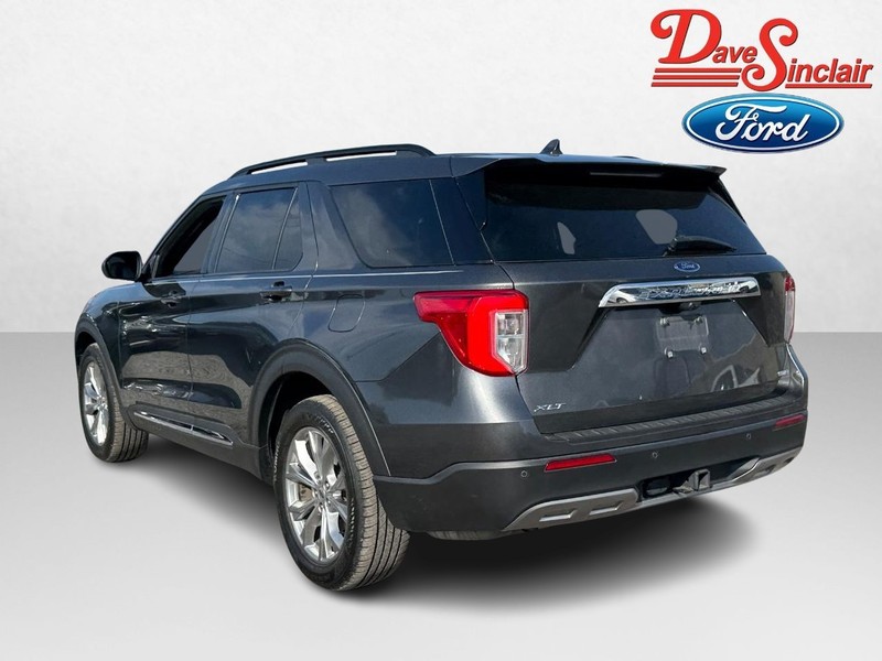 Ford Explorer Vehicle Full-screen Gallery Image 09