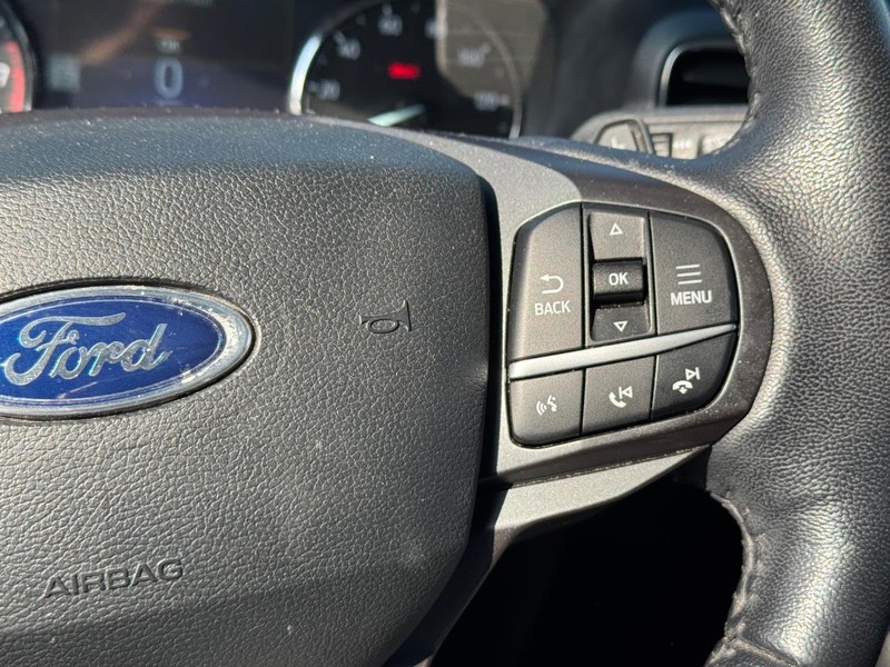 Ford Explorer Vehicle Full-screen Gallery Image 24